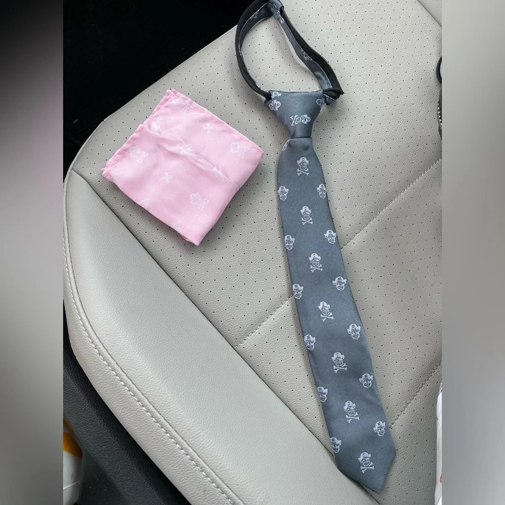 Boys necktie with matching pink hanky. NWOT